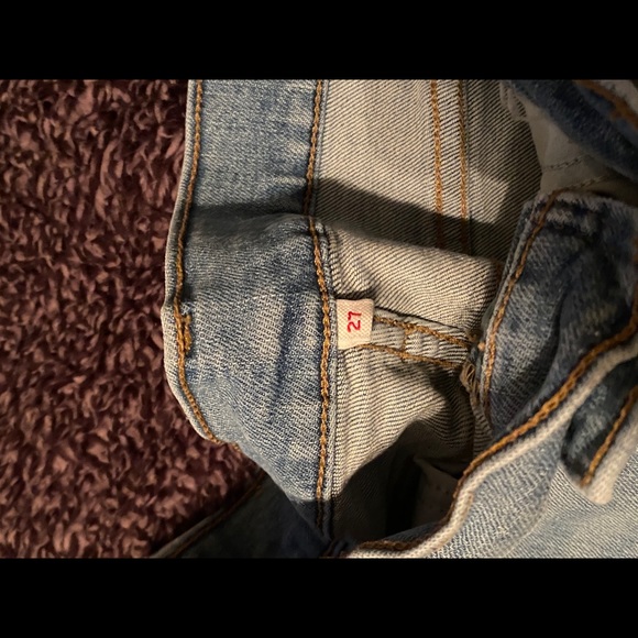 LEVIS Dandelion’s & Flower Shorts💖😍🌸 - Picture 4 of 6